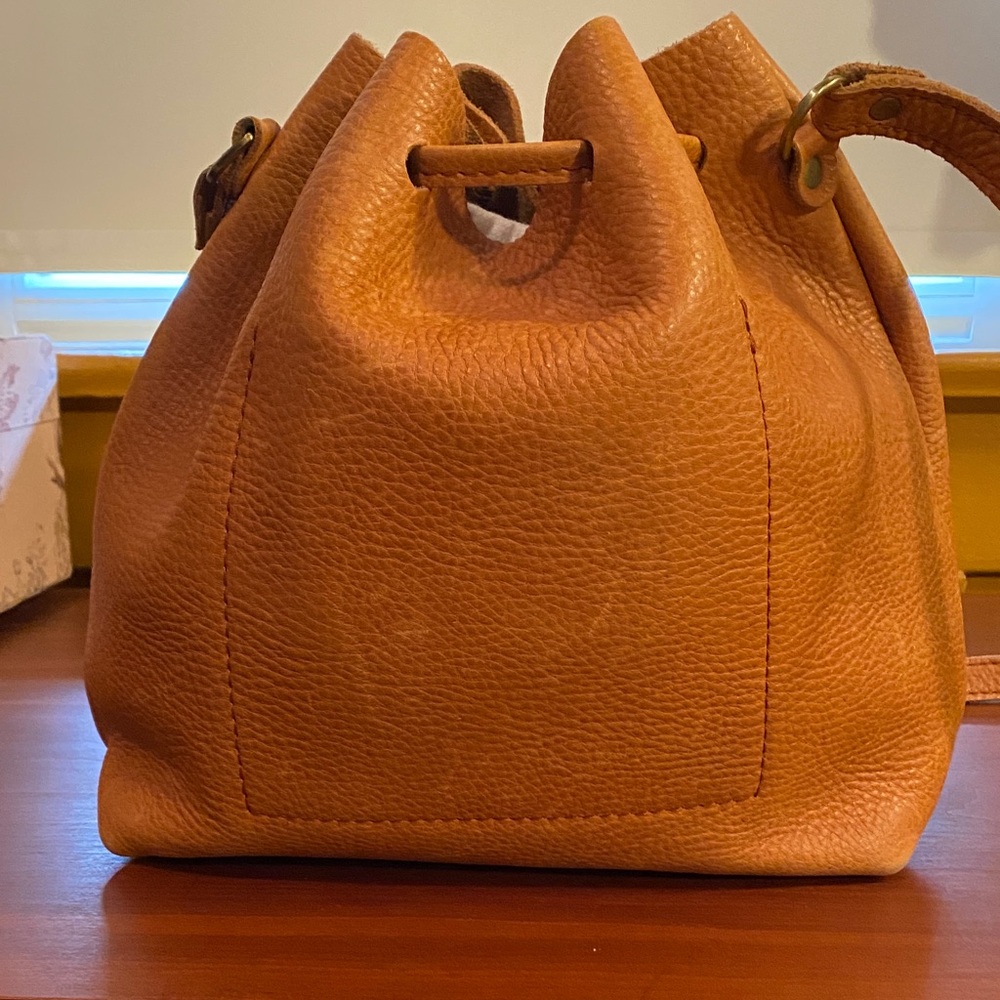 Portland Leather Shoulder Bucket Bag - Picture 3 of 5